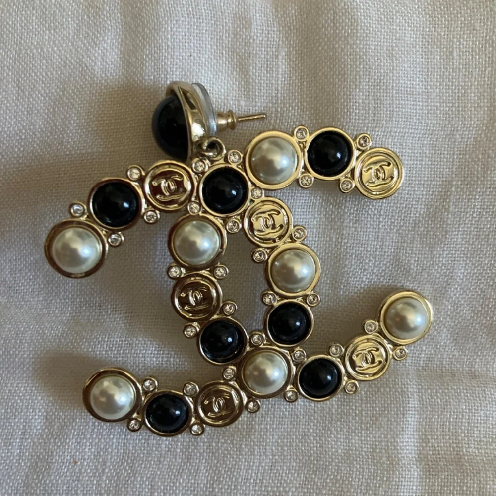 Authentic Chanel CC Large Logo Earrings - Picture 5 of 9